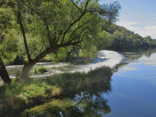 Schöne Flusslandschaft