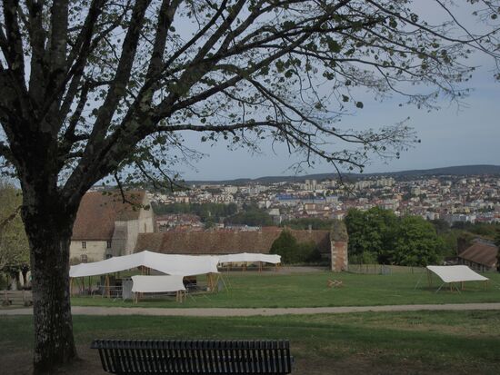 Unter den Zeltdäckern gibt es Schatten...