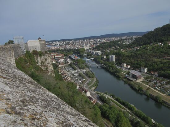Blick auf Besancon und den Doubs