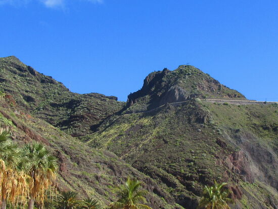 Die Berge im Hintergrund