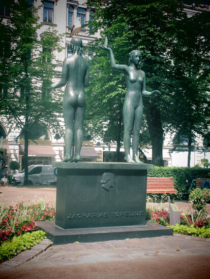 Zacharias Topelius Statue