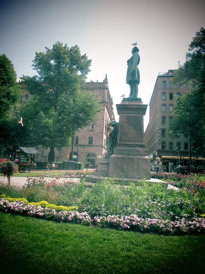 Runeberg Statue