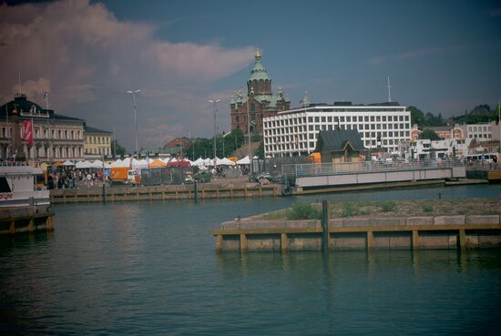 Blick auf den Marktplatz mit den Ständen