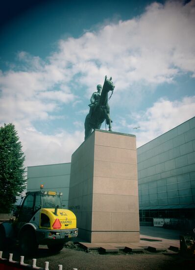 Reiterstatue von Marschall Mannerheim beim Kiasma Modern Art Museum