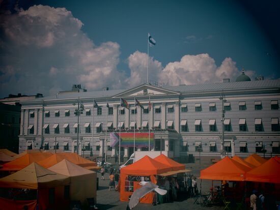 Wieder am Marktplatz mit dem Rathaus