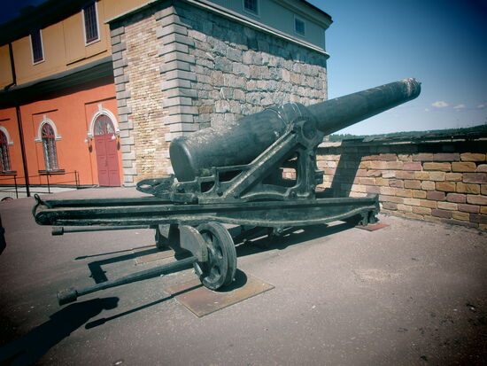 Eine der Kanonen
