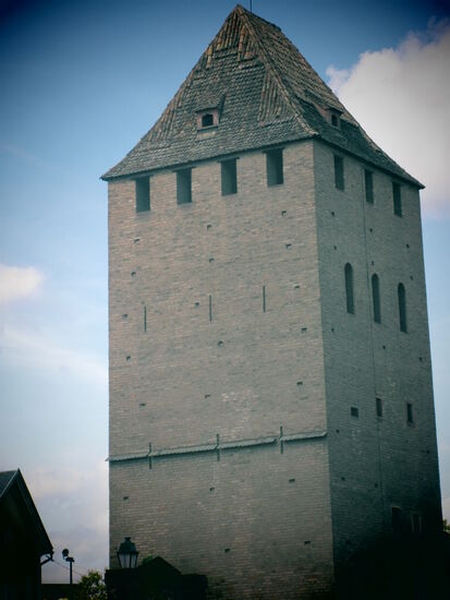 Mächtiger Turm