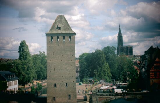 Blick von der Aussichtsterrasse des Vauban-Wehrs