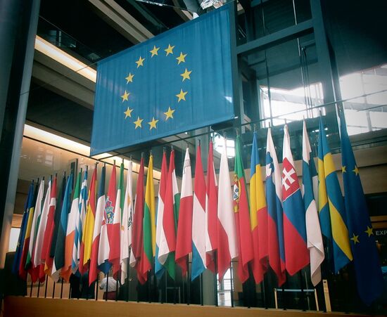 Die Fahnen der 27 Mitgliedsländer