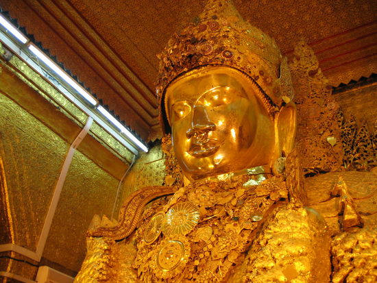 Buddha in der Mahamuni-Pagode