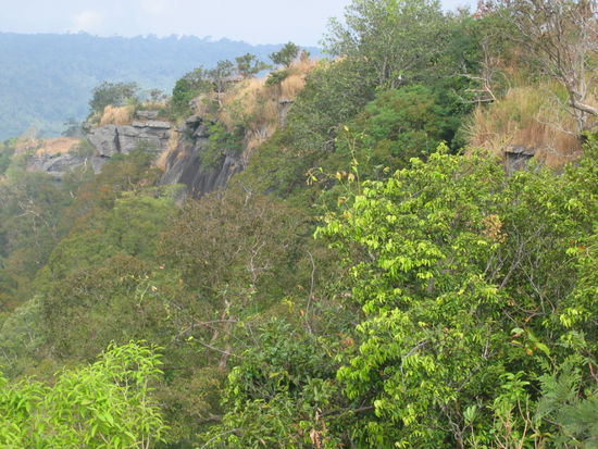 Auf drei Seiten gehts ganz schoen steil runter