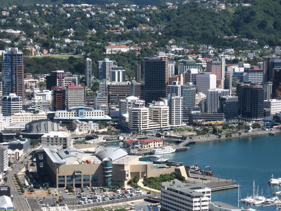 Te Papa im Vordergrund, dahinter das Geschaeftsviertel