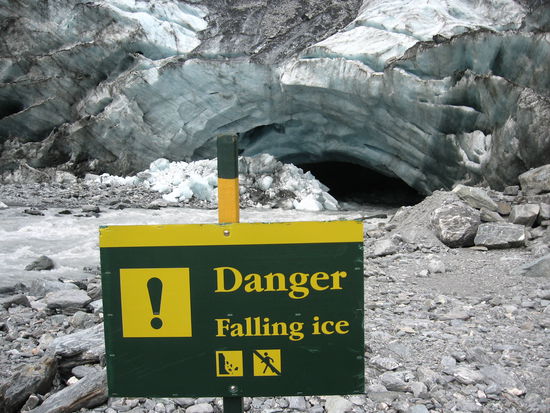 Gefahr! Hinweisschilder ueberall