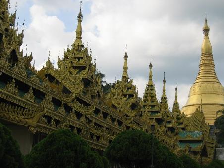 Aufgang zur Shwedagon-Pagode