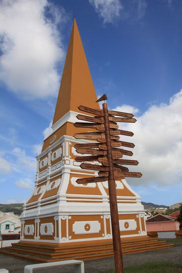 Stupa oberhalb von Angra