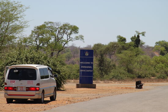 An der Grenze zwischen Botswana und Simbawe