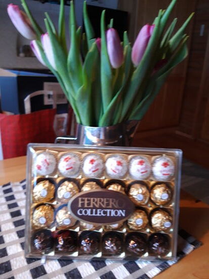 etwas Frühling zum 40 Hochzeitstag, für Schneetage die Schoggi 