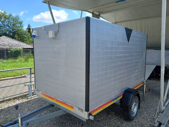 Motorrad Anhänger mit 230 V Steckdose, Lithium Ionen Batterie 150ah, Solar Panel 240 Watt, Sirius Umwandler 2000Watt von 12 Volt auf 230 Volt.