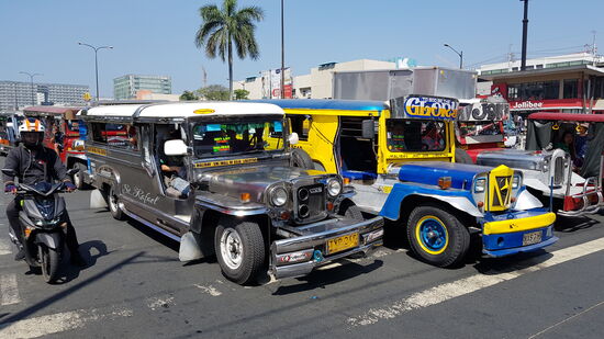 Jeepneys beherrschen das Stadtbild.