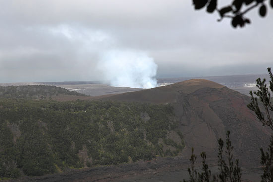 Hinter dem Pu'u Pua'i raucht die Vulkangöttin Pele eine: 1. Zigarette. 2. Kippe. 3. Tüte. 4. Pfeife. Bitte die Lösung ankreuzen