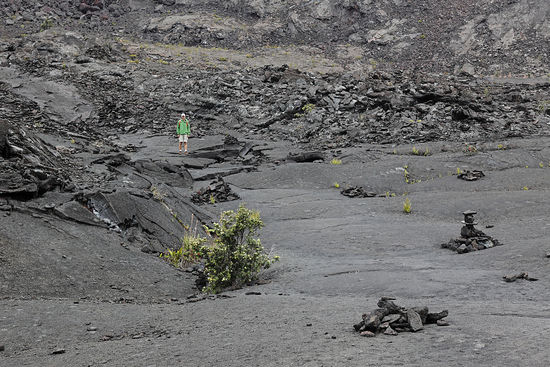 Der Pfad quer durch den Kilauea Iki Krater.