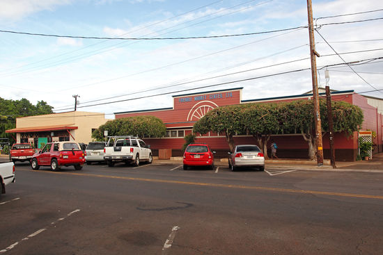 Kaunakakai City Center. Klingt komisch, ist aber so. Es gibt hier nichts mondänes, luxuriöses oder elegantes. Ein kleiner Supermarkt ist der grösste Laden der gesamten Insel!