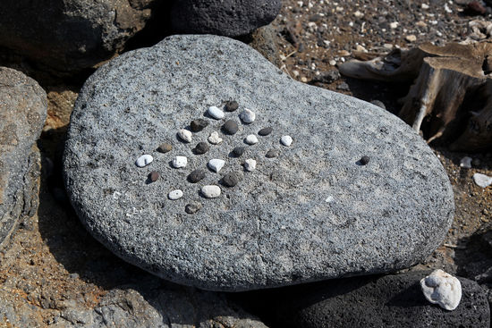 Na ja, nicht gerade Schach, aber die Hawaiianer spielten eine Art "Dame" auf speziell dafür hergestellten Lavablöcken.