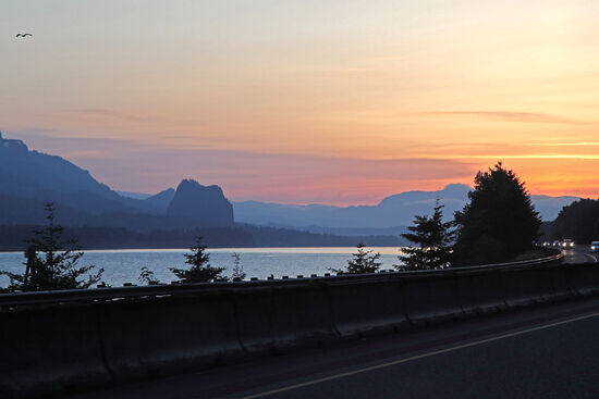 Beacon Rock am Columbia River bei Sonnenaufgang
