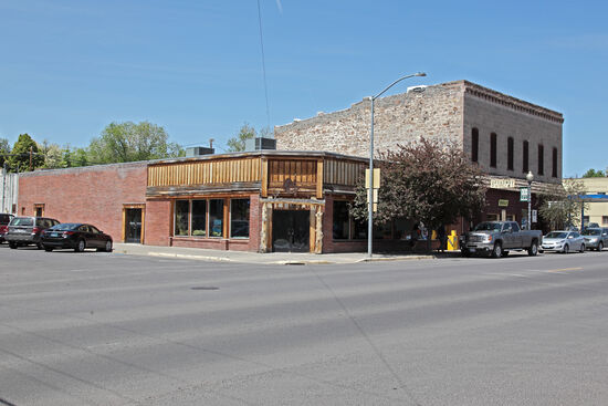 Burns City Center
Die verschlafene Kleinstadt Burns, 2700 Einwohner, Verwaltungszentrum des Harney County, liegt am Nordrand des Malheur National Wildlife Refuge. Die Stadt beherbergt die meisten der seltenen Hotelzimmer der Gegend. Von Tourismus keine Spur.
