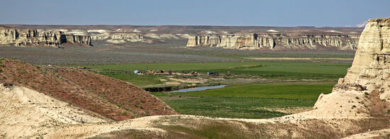 Pillars of Rome
Säulenartige Formen aus Lehm und Fossilien bilden die Pillars of Rome. Hier in Oregon liegt ein Hauch des amerikanischen Südwestens in der Luft. Man fühlt sich erinnert an die grossartigen Felsformationen in Arizona, Kalifornien, Nevada und Utah. Dabei sind wir hier in Oregon, das immer als dicht bewaldet beschrieben wird.