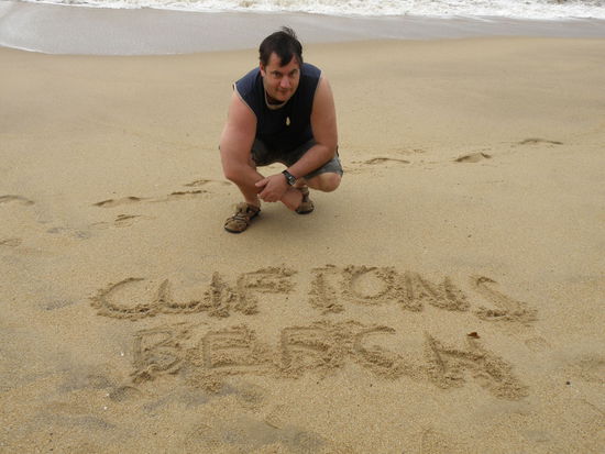 Ein Vorort von Cairns ist Clifton Beach. Da mussten wir natuerlich auch anhalten.