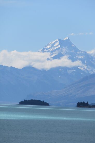 Lake Tekapo mit Blick auf das alpine Hochgebirge um den Mt Cook
