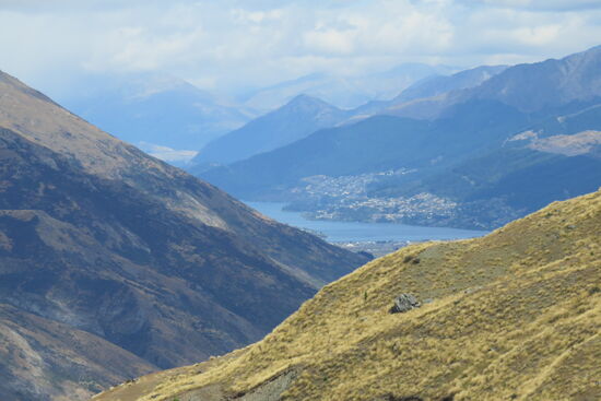 Blick auf den Lake Wakatupi und Queenstown