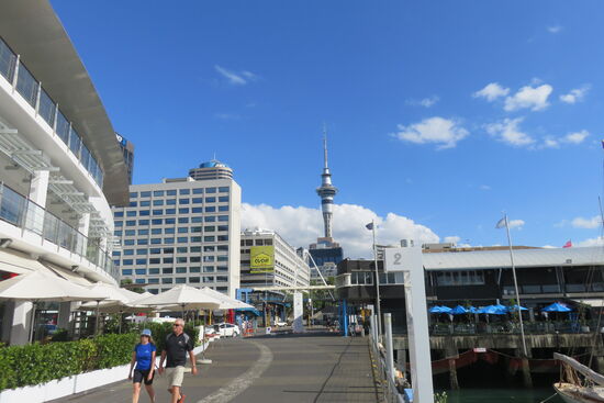 An der Waterfront und im Hafen