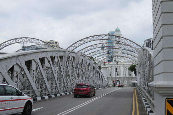 Vom Marina Bay über die Anderson Bridge entlang des Singapore River erkunden wir das historische Singapur!