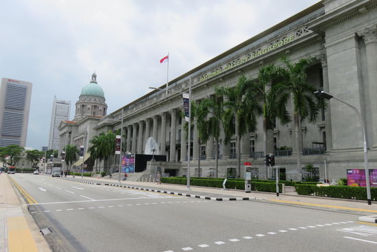 Westlich des Padang die National Gallery Singapore.