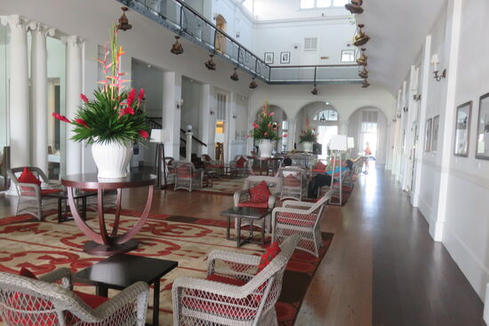 Die im alten Sti erhaltene Lobby des Grand Pacific Hotels