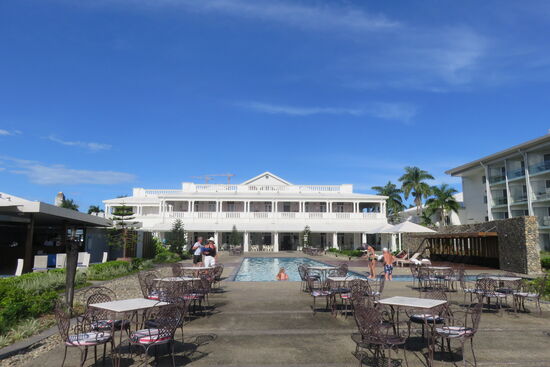 Die wunderschöne Außenanlage des Grand Pacific Hotels.