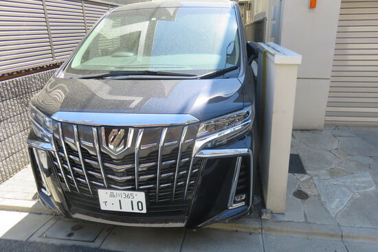 DA passt kein Blatt mehr zwischen Auto und Wand!!!