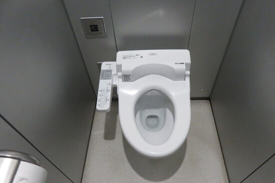 Und so sehen die öffentlichen Toiletten in Tokyo aus. Blitzblank und