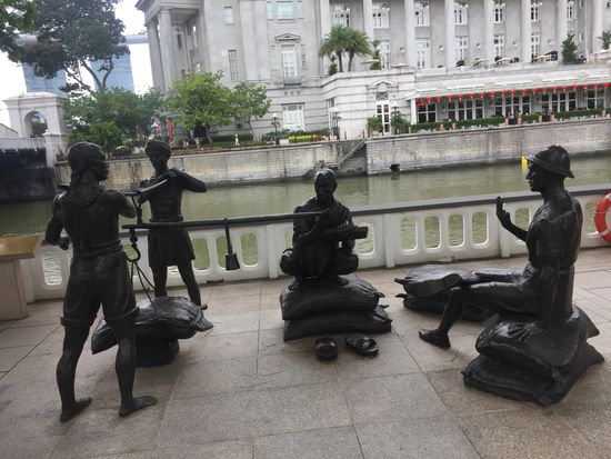 Sir Thomas Raffle nach Ankunft in Singapur. Denkmal in Downtown am Singapore River.