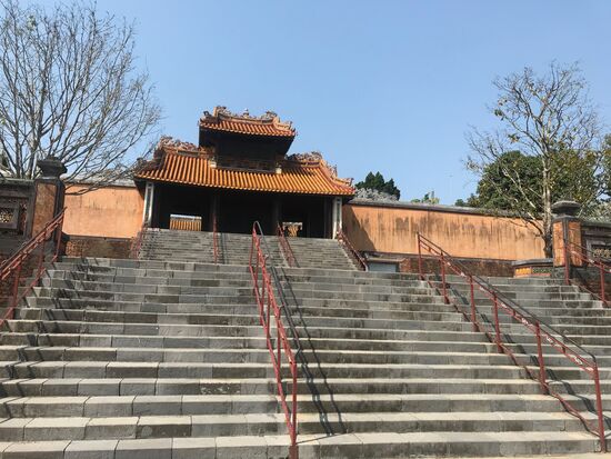 Aufgang zum Kaisergrab Tu Duc bei Hue