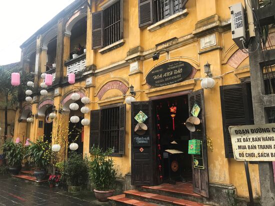 Sehr international: Restaurant Sakura bietet lokale vietnamesische Küche und befindet sich im französischen Haus.