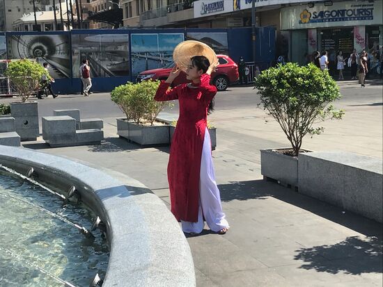 Der Platz vor dem Rex Hotel ist auch für junge Vietnamesen ein beliebtes Fotomotiv.