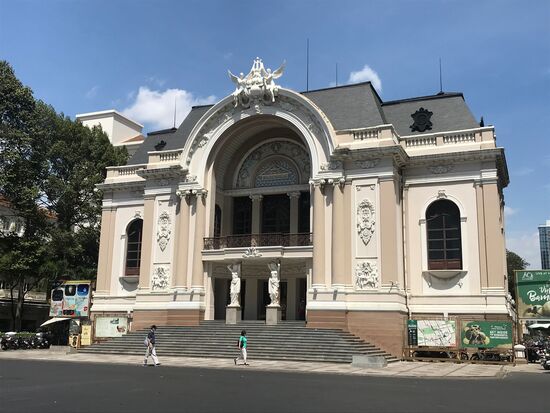Die Saigoner Oper gegenüber dem Rex Hotel.