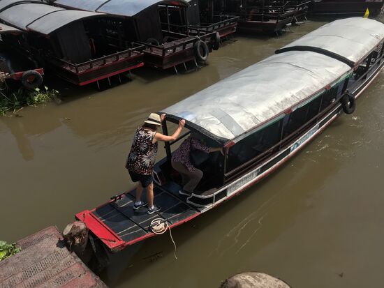 Mit diesem Boot werden wir auf dem Mekong in den nächsten Stunden unterwegs sein.