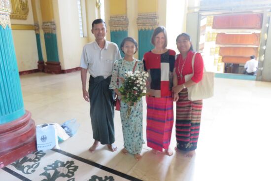 Wir sind vorbereitet für den Besuch der Pagode.