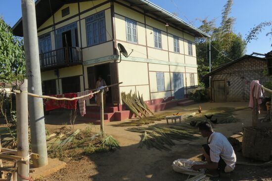 Der Familie geht es gut, weiß Kim zu berichten, sich haben im Untergeschoss ihr Business, Besen- und Zigarren Herstellung, im Obergeschoss wird gewohnt. Ein große Gemüsegarten gehört ebenso zum Anwesen.