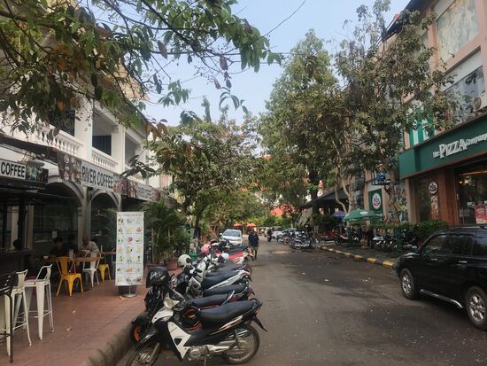 Wir unternehmen einen Stadtrundgang.