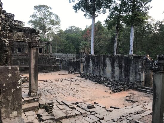 Überreste der Außenanlagen vom Tempelberg Bayon.